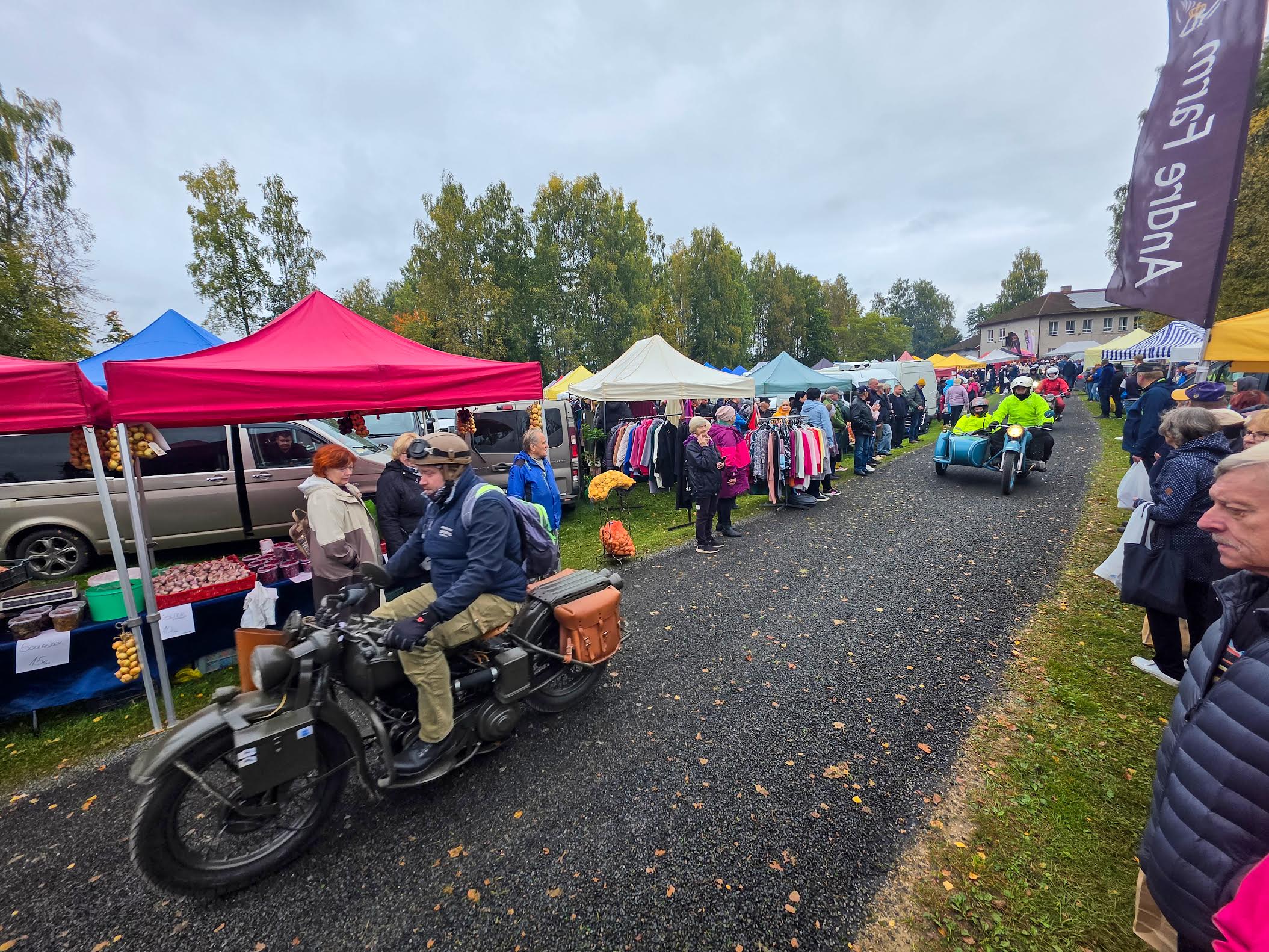 Eelmisel aastal peeti juubelilaata, tänavu kohtusid laadasõbrad Sulbis 21. korda. Foto: AIGAR NAGEL